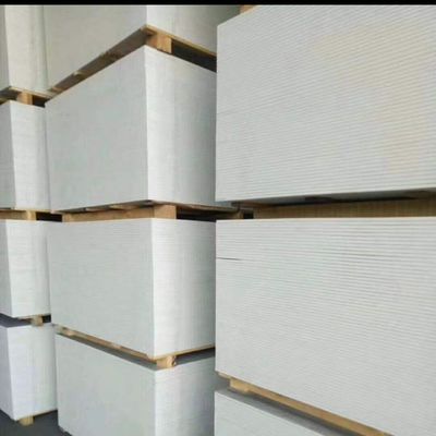 Rivestimento di pareti esterne a prova di fuoco e acqua Tavola in design moderno per facciata appartamento