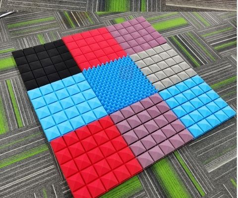 Pannelli acustici per isolamento acustico degli uffici ad alta densità e a forma di piramide 3D