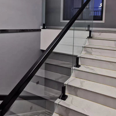 Barricata di vetro in stile moderno per la sicurezza interna nelle scale degli appartamenti