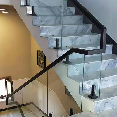 Barricata di vetro in stile moderno per la sicurezza interna nelle scale degli appartamenti