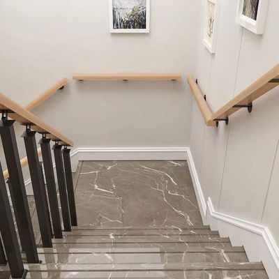 Modelli di ringhiera di scale di ferro di design semplice per il montaggio a parete negli appartamenti