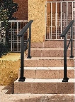 Semplice design di scalinata in acciaio inossidabile per il montaggio a parete negli appartamenti moderni