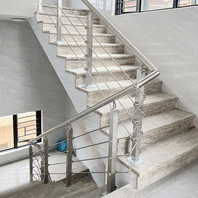 Appartamento Interni Prefabbricati Scale in ferro battuto Ringhiera Design moderno per appartamenti