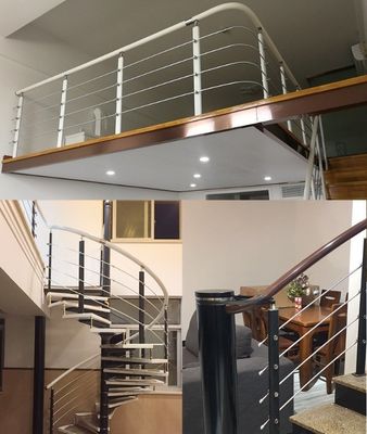 Moderno design di scalinata di ferro ringhiera per scalinate esterne di legno montato sul muro Nuovo design