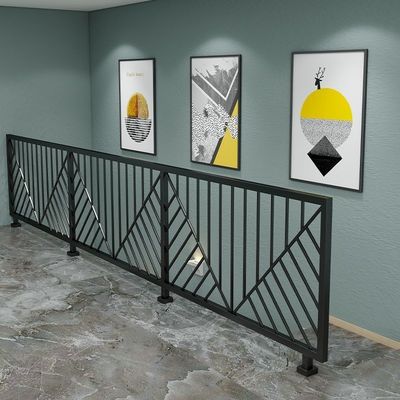 Barricata da giardino in metallo di design moderno per il montaggio a parete negli appartamenti