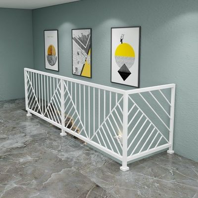 Barricata da giardino in metallo di design moderno per il montaggio a parete negli appartamenti