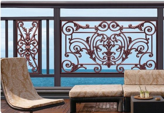 Parati di scalinata interna Usate Parati di scalinata in ferro battuto per il design di appartamenti moderni