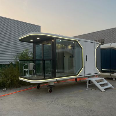 Casa della Capsula Spaziale La perfetta combinazione di moderno e tradizionale