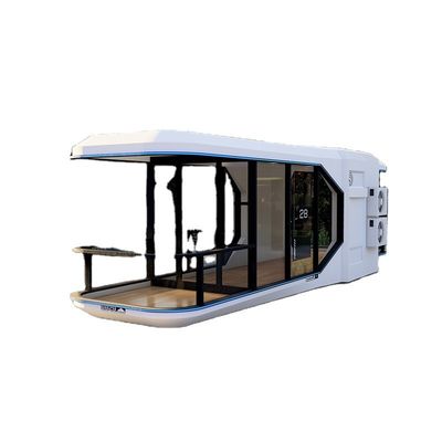 Casa della Capsula Spaziale La perfetta combinazione di moderno e tradizionale