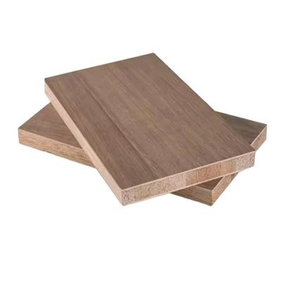 Materiale di pannello non metallico Legno di betulla Finitura mobili compensato per stile di design moderno
