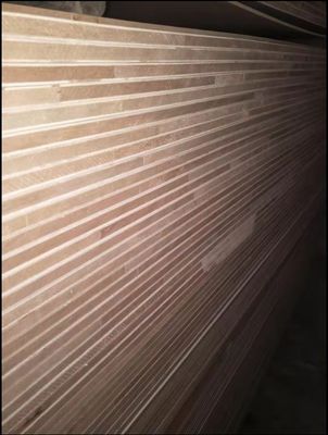 Materiale di pannello non metallico Legno di betulla Finitura mobili compensato per stile di design moderno