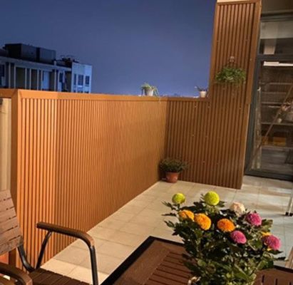 Pannelli da parete in legno e plastica: l'opzione ecocompatibile per progetti di decorazione ambientale