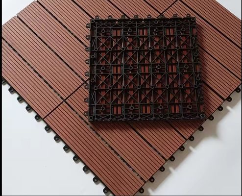 Terrazza Legno Plastica Composito Caffè WPC 300 * 300mm Piastrelle per il giardino all'aperto liscia