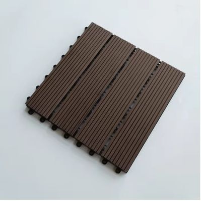 Terrazza Legno Plastica Composito Caffè WPC 300 * 300mm Piastrelle per il giardino all'aperto liscia