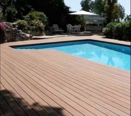 Pavimenti di terrazza in legno liscio di plastica per piscine di diverse dimensioni
