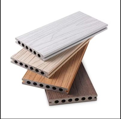 Pavimenti di terrazza in legno liscio di plastica per piscine di diverse dimensioni