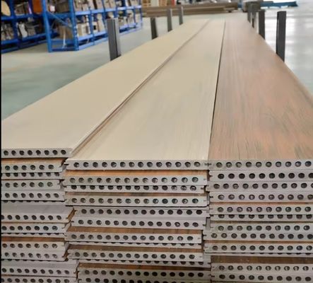 Pavimenti di terrazza in legno liscio di plastica per piscine di diverse dimensioni