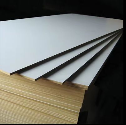 1220x2440 mm Legno compensato melammico non metallico bianco stratificato per mobili per appartamenti