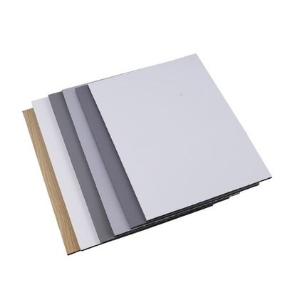 4 x 8 pannelli compositi in alluminio per rivestimenti murali in hotel